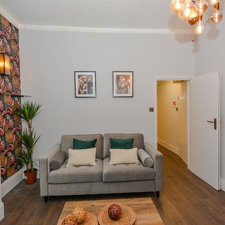 Cosy 1 Bedroom Home For Small Families 런던 외부 사진