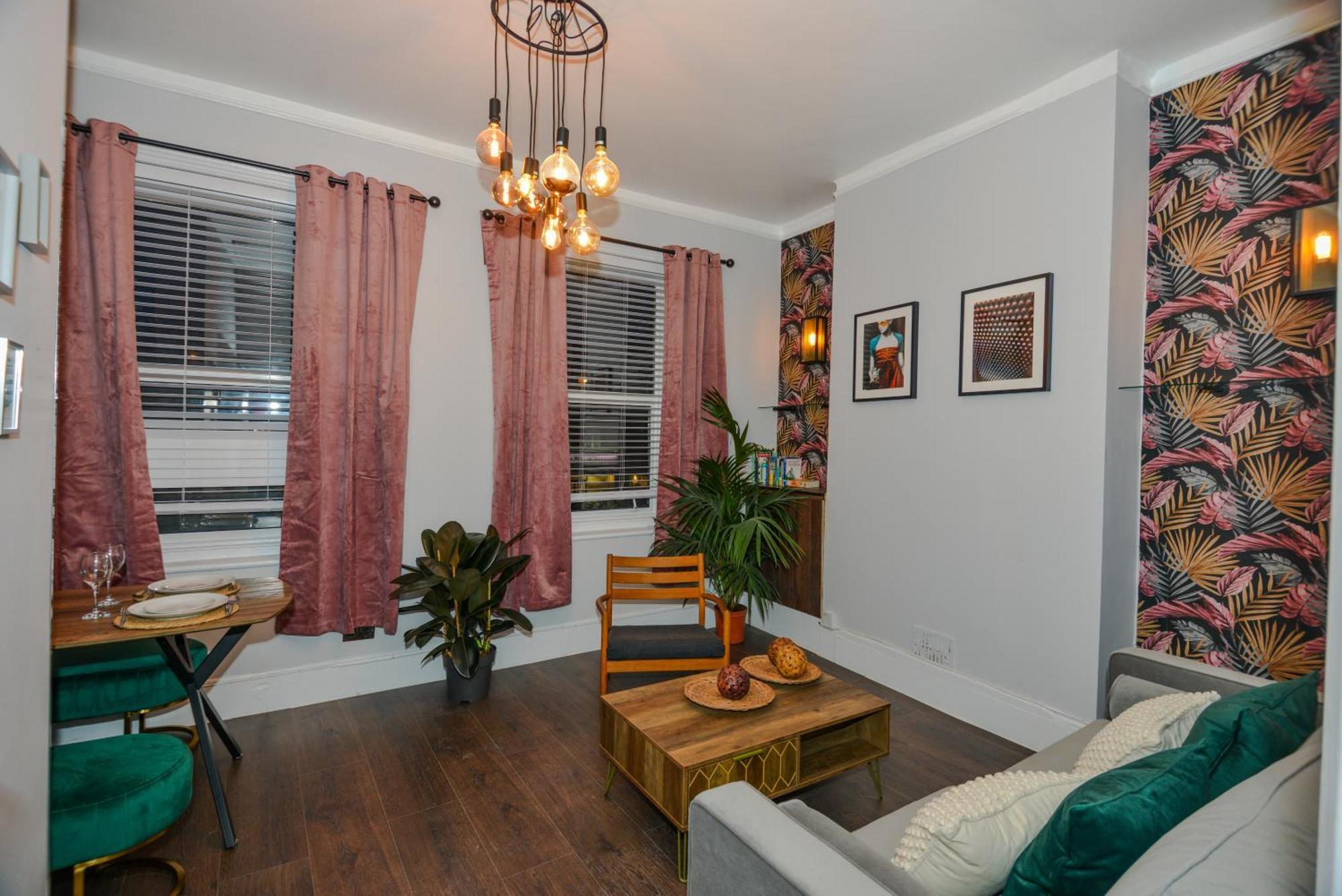 Cosy 1 Bedroom Home For Small Families 런던 외부 사진
