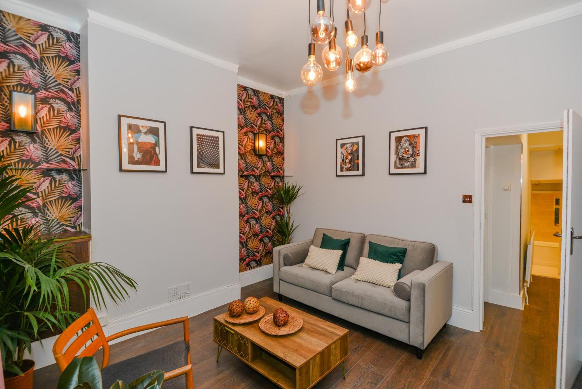 Cosy 1 Bedroom Home For Small Families 런던 외부 사진