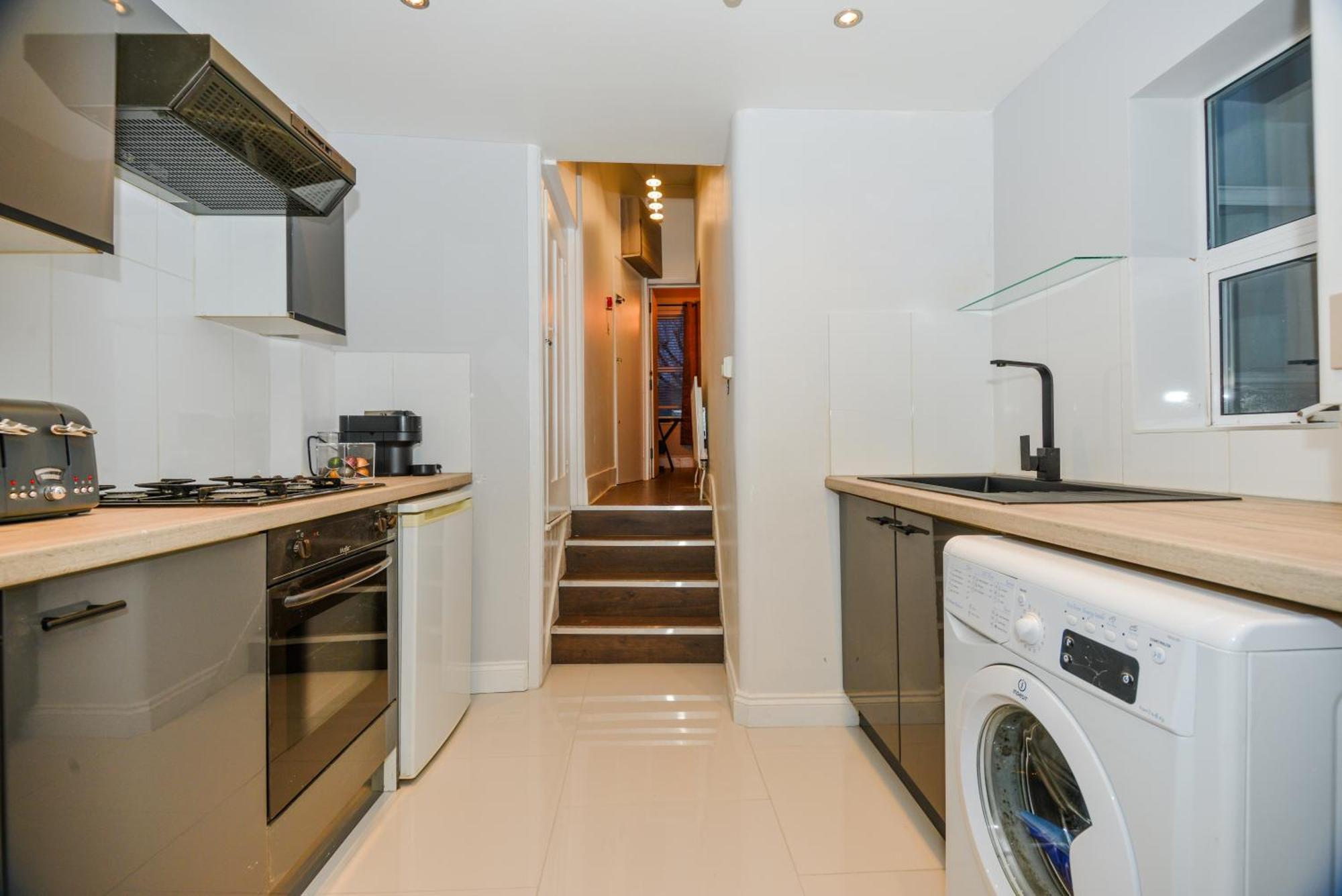 Cosy 1 Bedroom Home For Small Families 런던 외부 사진