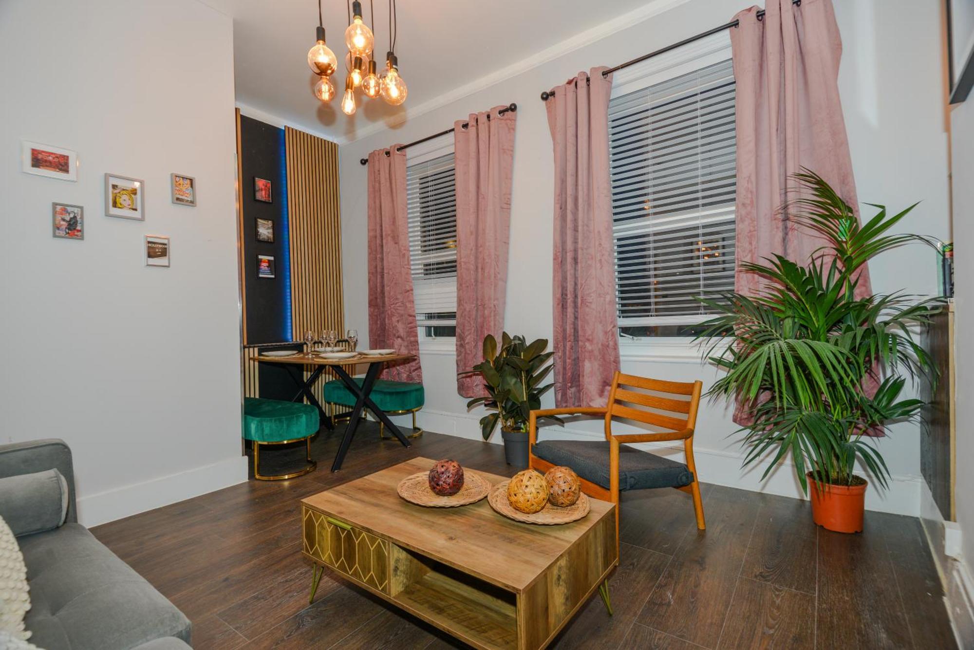 Cosy 1 Bedroom Home For Small Families 런던 외부 사진