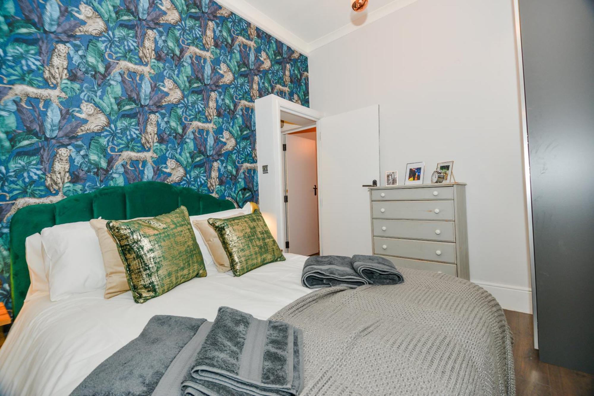 Cosy 1 Bedroom Home For Small Families 런던 외부 사진